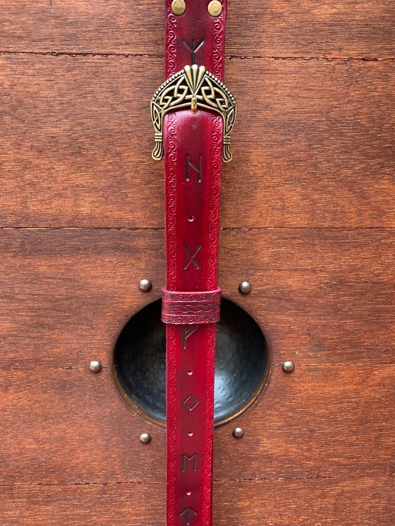 Hjemix | Eivor Valhalla Raven Kamp Skadet Viking Tre Skjold 30CM