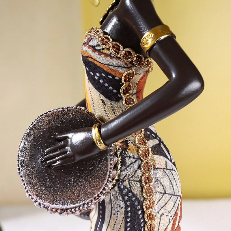 Hjemix | Afrikansk kvinnelig musiker skulptur