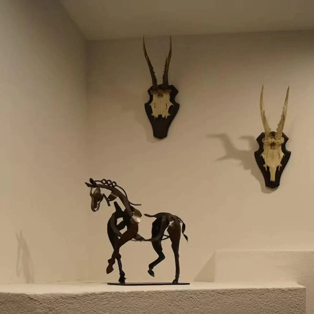 Hjemix | Hest Skulptur - AdonisMetal - Rustikk Eleganse - Tidløst Dekorativt Stykke