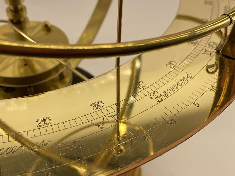 Hjemix | Grand Orrery Modell av Solsystemet