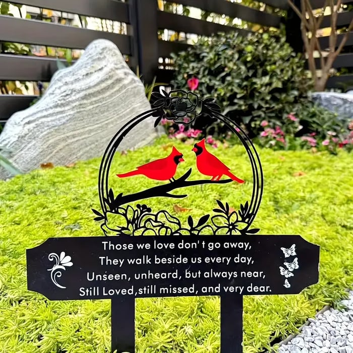 Hjemix | Metal Cardinal Cemetery Memorial Stake