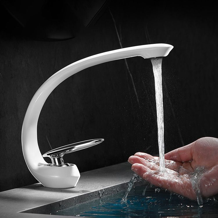 Hjemix | Unik badekran med fossefall i messing