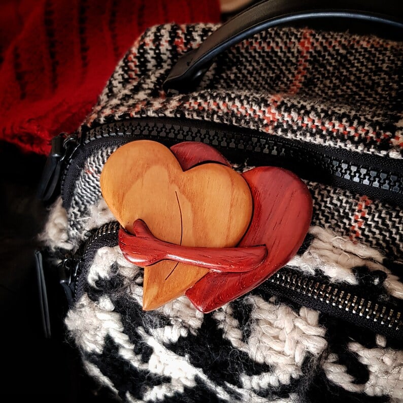 Hjemix | En klem fra mitt hjerte til deg (Håndlagde treskjæringer)