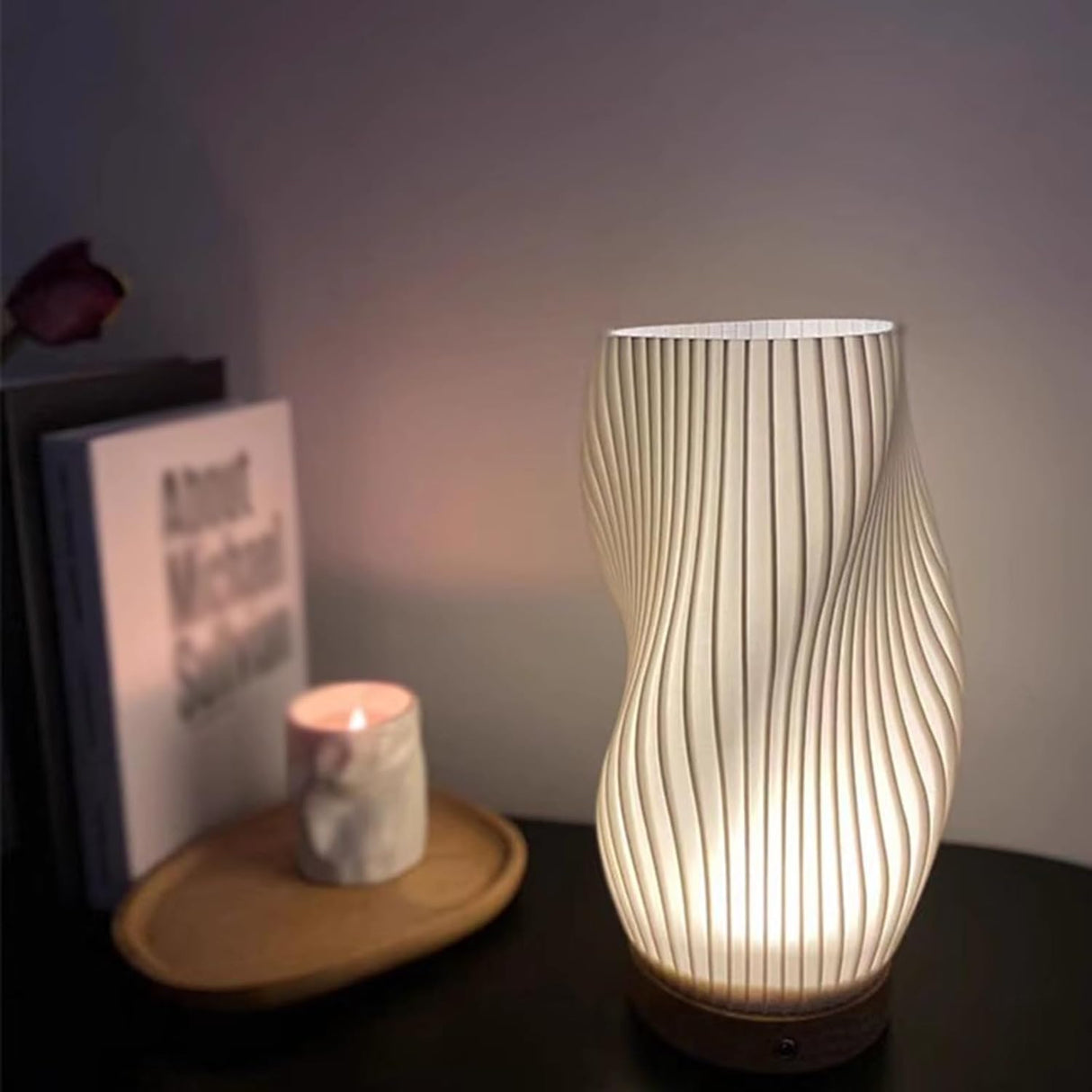 Hjemix | USB-Drevet & Elegant Bølgedesign Bordlampe | WaveGlow