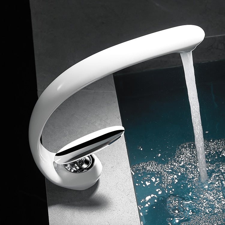 Hjemix | Unik badekran med fossefall i messing