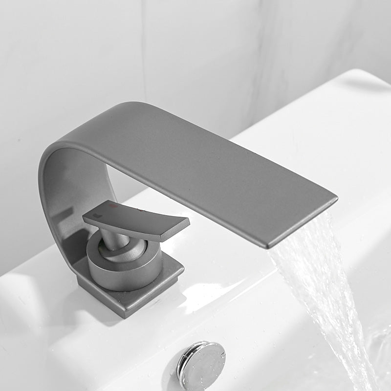 Hjemix | Unik badekran med fossefall i messing