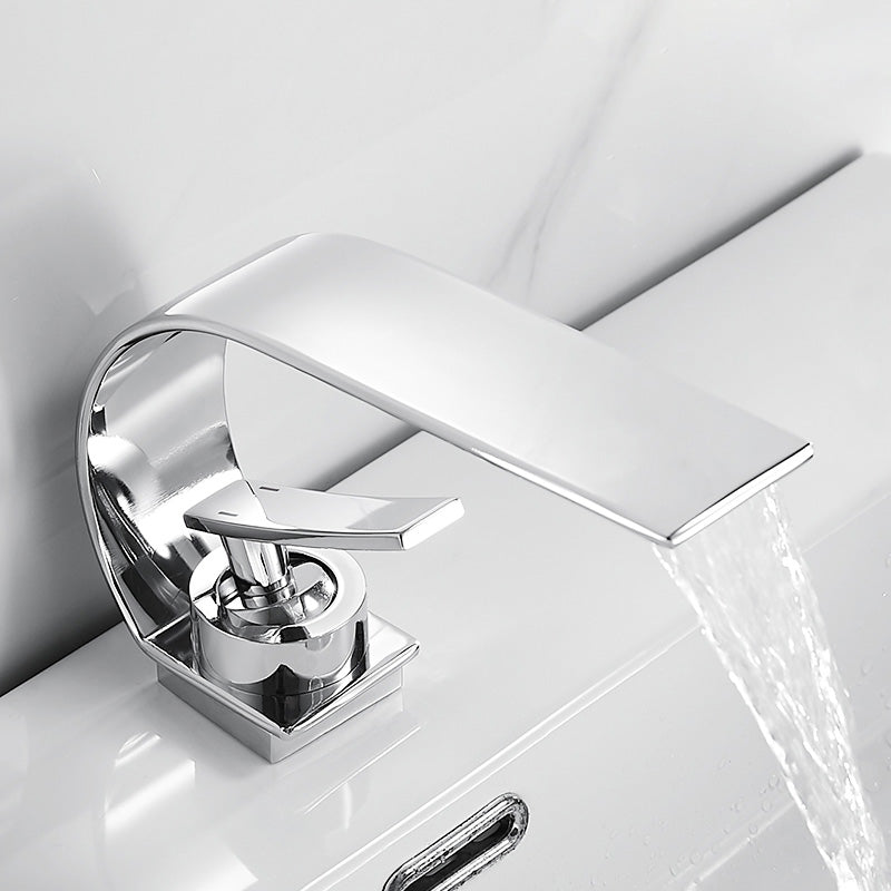 Hjemix | Unik badekran med fossefall i messing