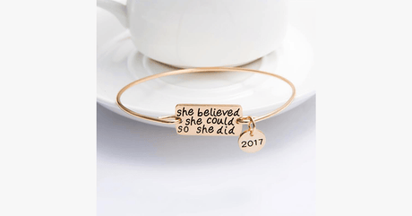 Hjemix | Hun trodde hun kunne, så hun gjorde det armbånd med 2017 charm