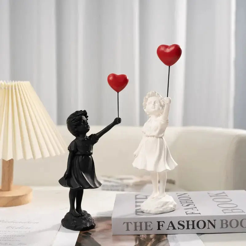 Hjemix | Banksy flygende Ballongjente Statue