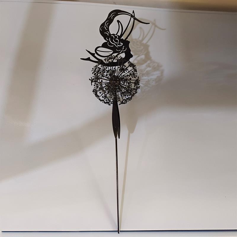 Hjemix | Feer og Løvetann Danser Sammen Skulptur for Utendørs Hage