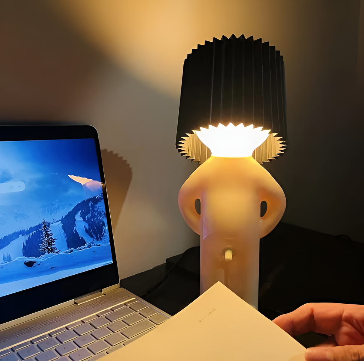 Hjemix | Bordlampe - Kreativ liten Shy Boy LED lampe