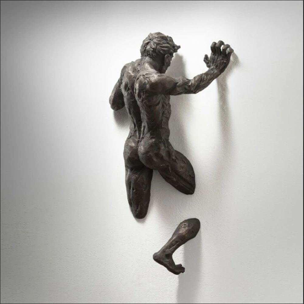 Hjemix | Imitasjon Kobber Harpiks Ornament Abstrakt Figur Veggkunst Klatrer 3D Gjennom Vegg Statue Skulptur