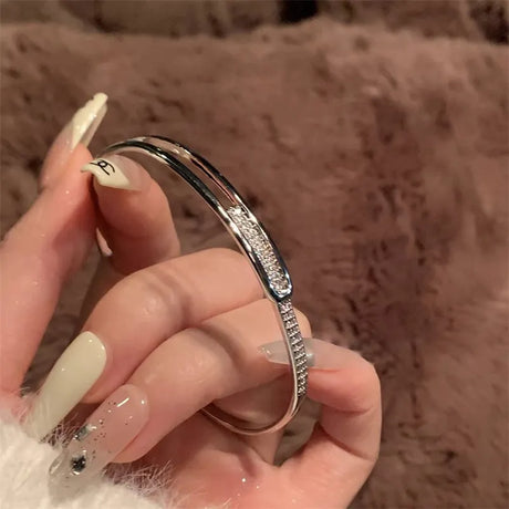 Hjemix | Åpen armbånd laget av 925 sterling sølv med zirkonia