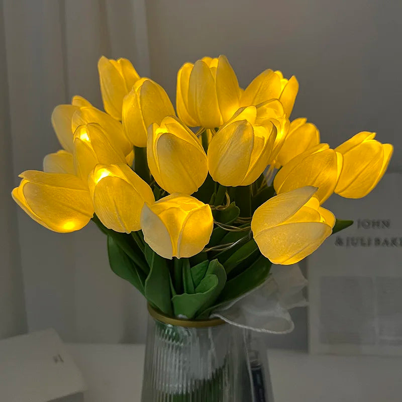 Hjemix | LED-lampe med kunstig tulipanbukett perfekt for gaver eller som bryllupsfest hjemmeinnredning