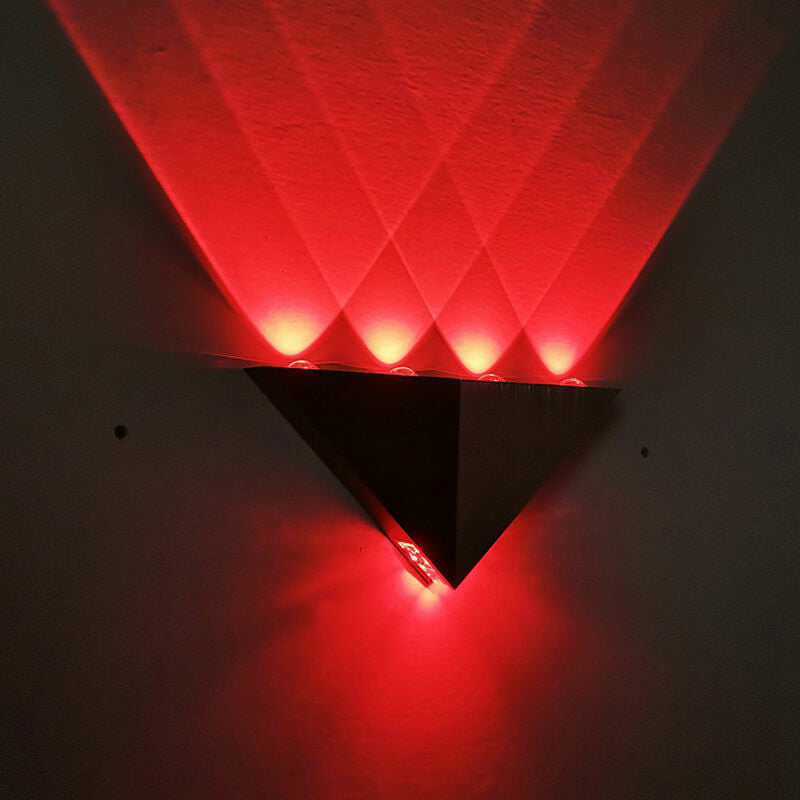 Hjemix | TriLumina Prism LED Vegglampe | Kreativ Pyramide Design | Aluminium & Akryl | Fargede Lysalternativer