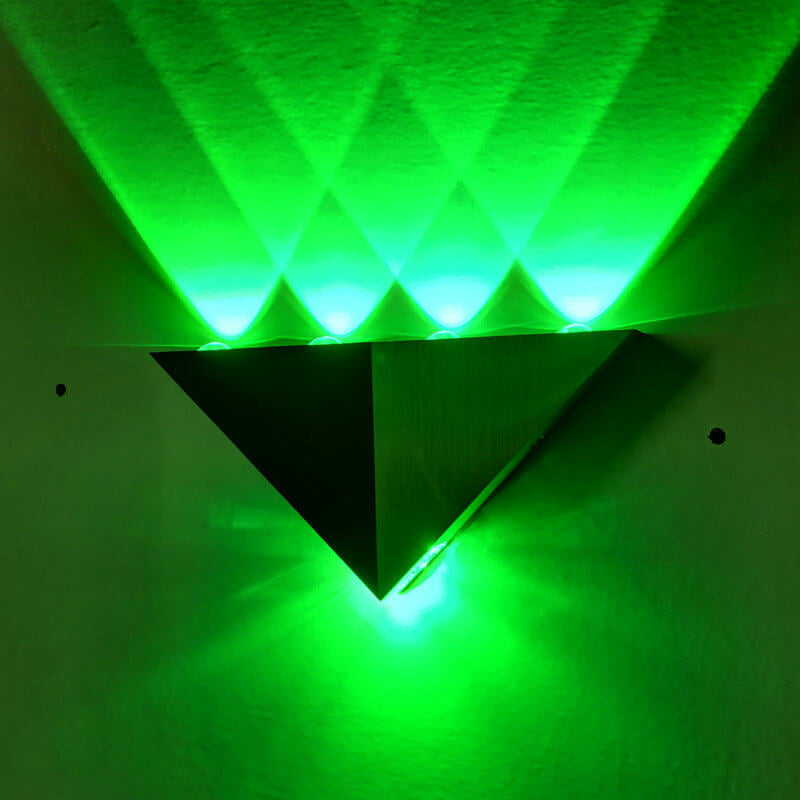 Hjemix | TriLumina Prism LED Vegglampe | Kreativ Pyramide Design | Aluminium & Akryl | Fargede Lysalternativer