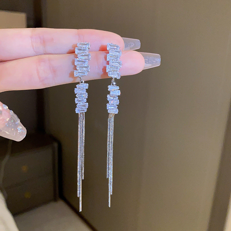 Hjemix | Faux-Diamond-Studded Metall Lange Frynse Øredobber for Kvinner