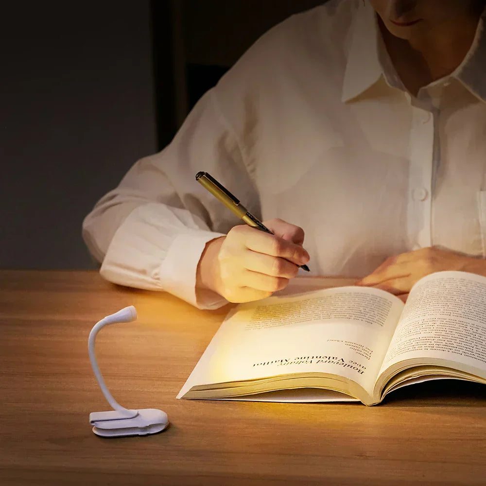 Hjemix | Mini Boklys - Bærbart Klemme-på Nattlys med USB-lading, Dimmbar LED for Soverom, Øyevern og Camping - 360° Flip Klemme Boklampe