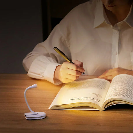 Hjemix | Mini Boklys - Bærbart Klemme-på Nattlys med USB-lading, Dimmbar LED for Soverom, Øyevern og Camping - 360° Flip Klemme Boklampe