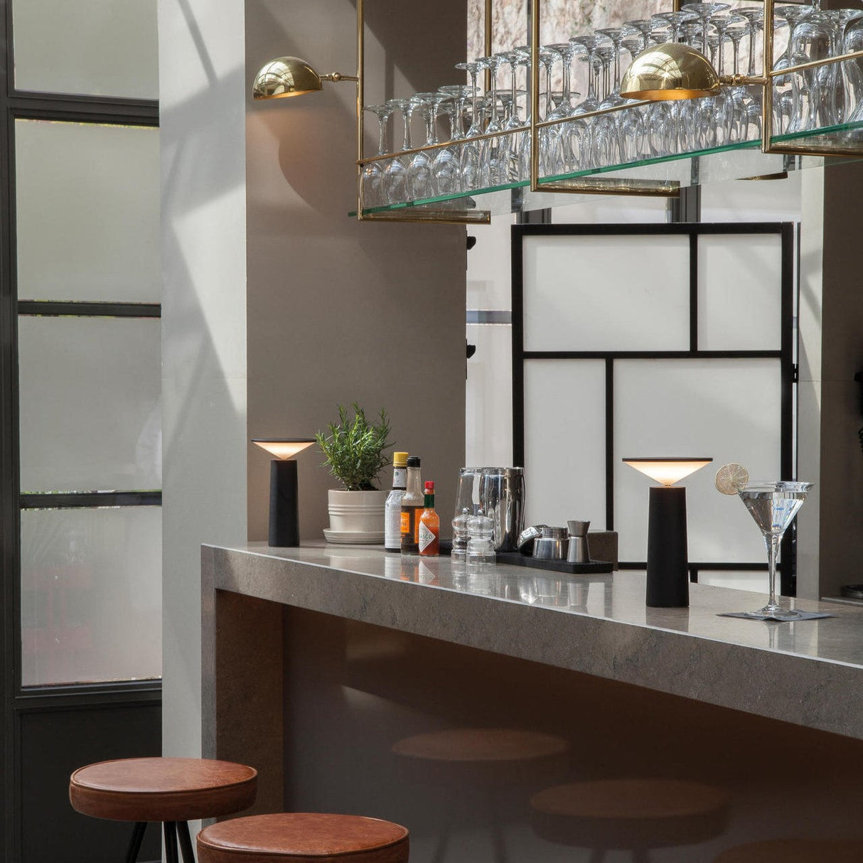 Hjemix | InfiNight - Moderne bordlampe med berøringssensor | Dimbar lysstyrke