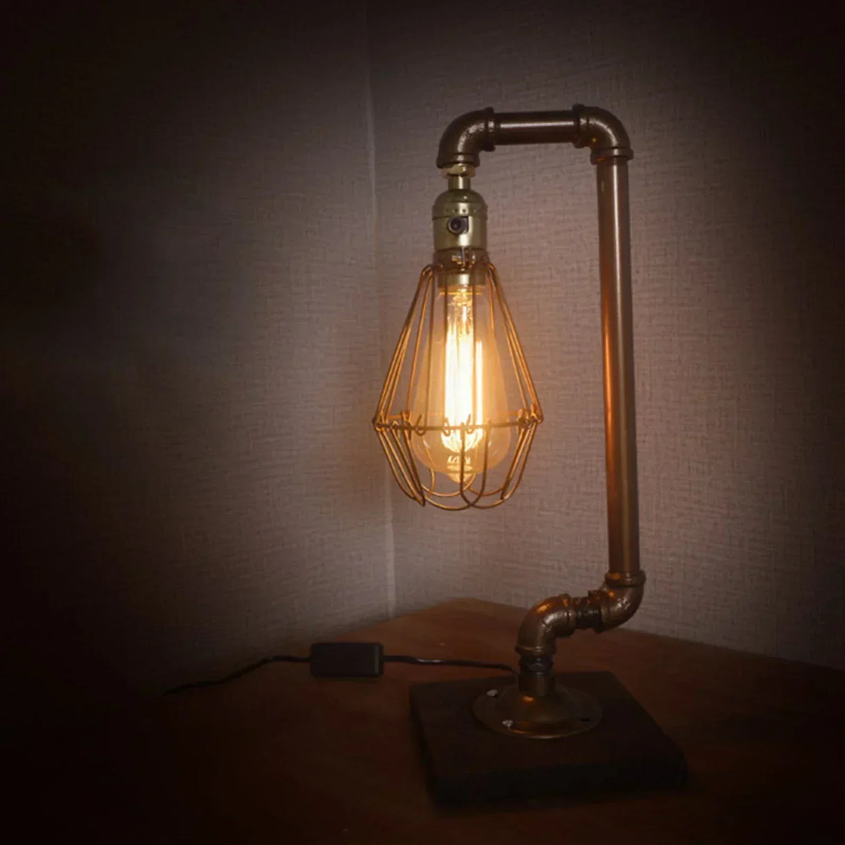 Hjemix | RetroCharm – Retro bordlampe laget av metall