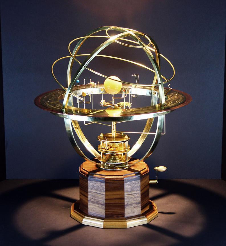 Hjemix | Grand Orrery Modell av Solsystemet