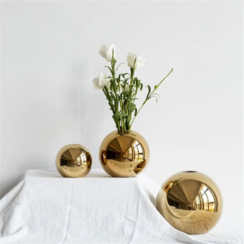 Hjemix | Golden Ball Vase