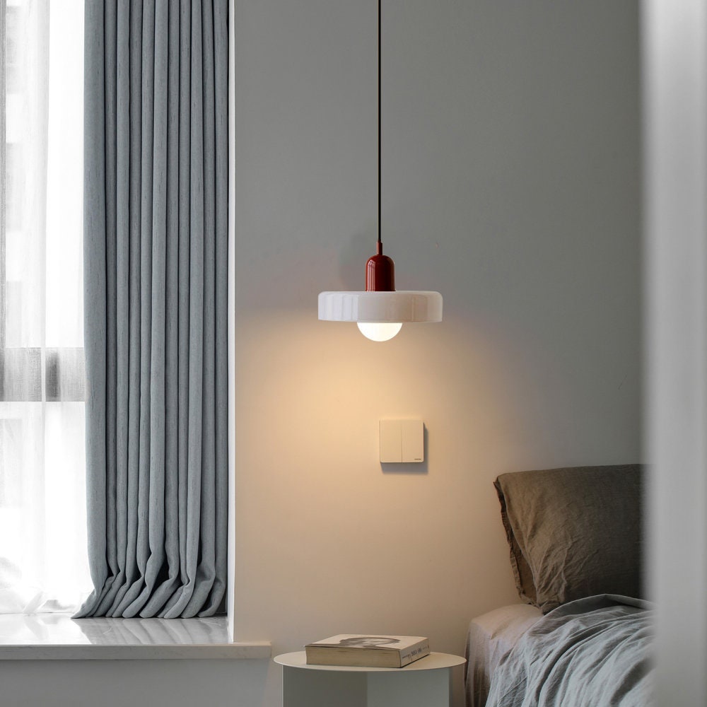 Hjemix | Pendellampe laget av farget glass | Elegant hengelampe i Bauhaus-stil | Designlampe for stue og spisestue
