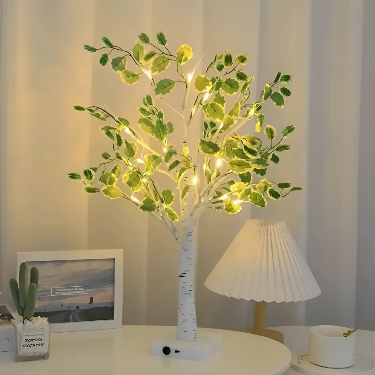 Hjemix | Magisk BrightTree Bordlampe – Elegant Treedesign med Varme LED-Lys