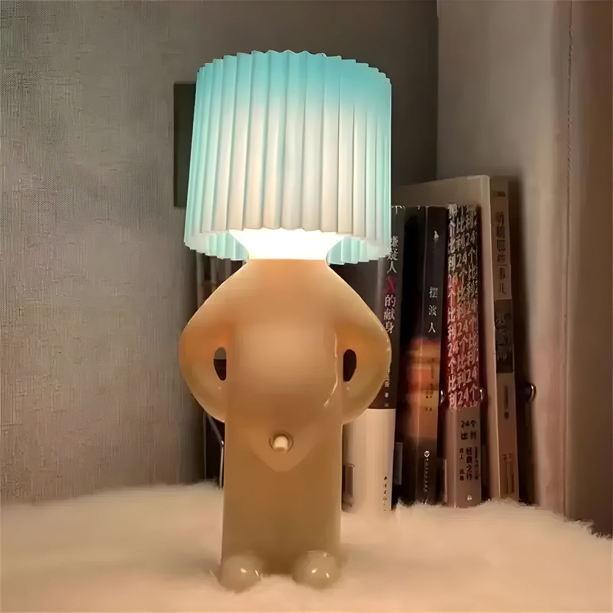 Hjemix | Sassy Boy Creative Table Lamp – Unik belysning for soverom og stue