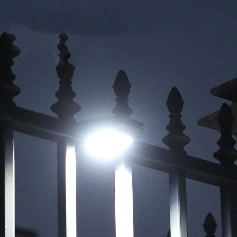 Hjemix | Utendørs solcellelampe med bevegelsessensor