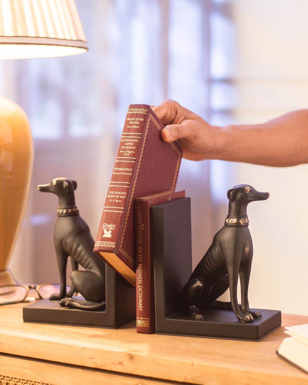 Hjemix | Vakthund Bokstøtte Sett - Svart