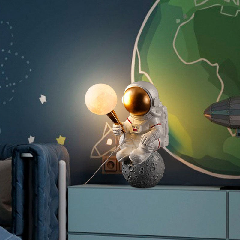 Hjemix | CosmoBuddy Astronaut Vegglampe | Kreativ Design | Harpiks & ABS | LED Soveromslampe