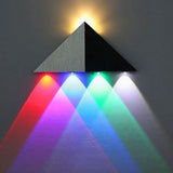 Hjemix | TriLumina Prism LED Vegglampe | Kreativ Pyramide Design | Aluminium & Akryl | Fargede Lysalternativer