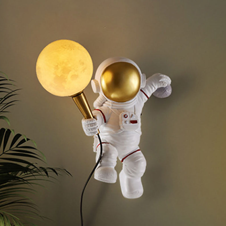 Hjemix | CosmoBuddy Astronaut Vegglampe | Kreativ Design | Harpiks & ABS | LED Soveromslampe