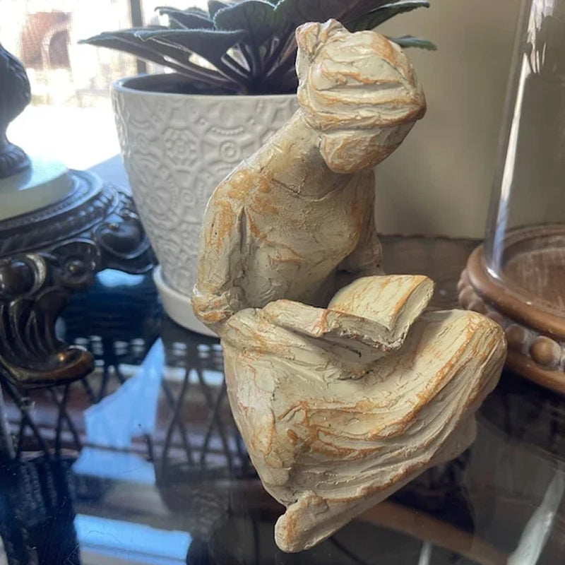 Hjemix | Sweet Hour of Prayer, vakker håndstøpt inspirerende skulptur av en bønnende kvinne