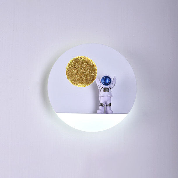 Hjemix | Moderne Kreativ Jern Harpiks Rund Astronaut LED Vegglampe for Soverom