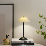 Hjemix | Moderne skandinavisk oppladbar jernstoff cone plisserte LED bordlampe for nattbord