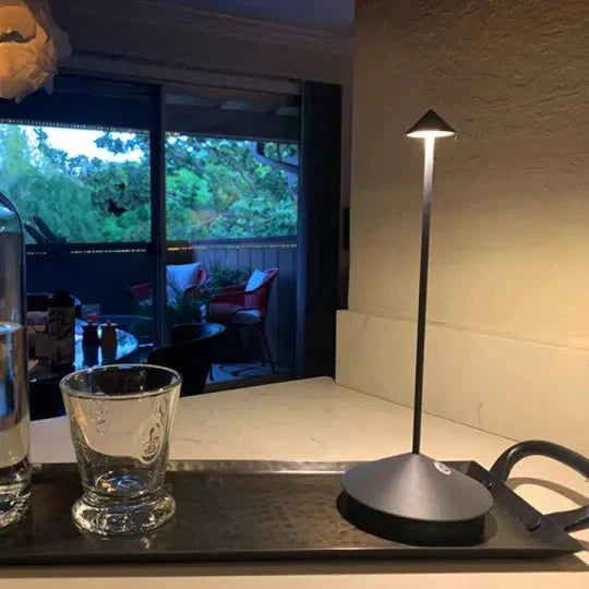 Hjemix | LumiZen Minimalist LED Bordlampe | Vanntett og Dimmbar Trådløs Belysning