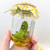 Hjemix | Grumpy Pickle in a Jar Skulptur