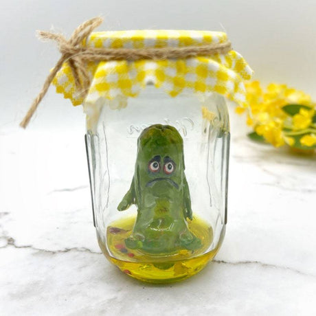 Hjemix | Grumpy Pickle in a Jar Skulptur