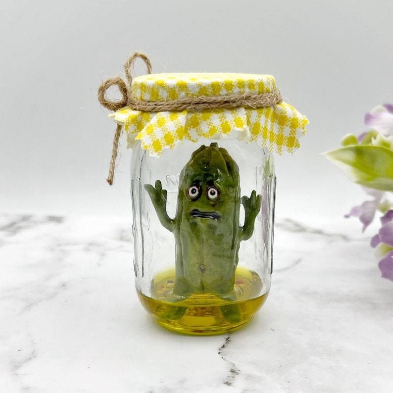 Hjemix | Grumpy Pickle in a Jar Skulptur