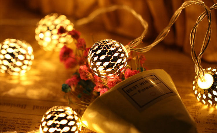 Hjemix | Solfylte Lyskuler Marokanske Kuler Fargerike LED Julelys Jernkuler Dekorasjon Utendørs Lyskjetting