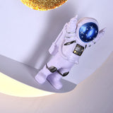Hjemix | Moderne Kreativ Jern Harpiks Rund Astronaut LED Vegglampe for Soverom