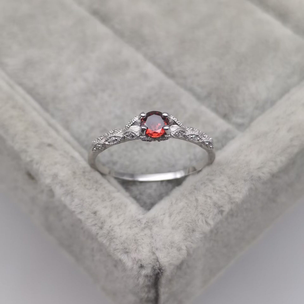 Hjemix | Minimalistisk Ametyst & Zirkonia Ring - Nova
