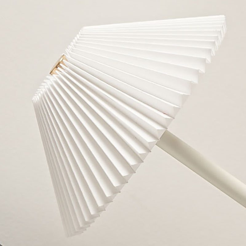 Hjemix | Moderne skandinavisk oppladbar jernstoff cone plisserte LED bordlampe for nattbord