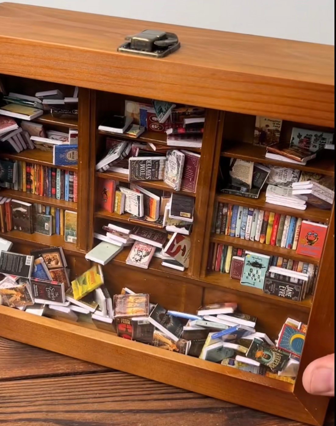 Hjemix | Håndlaget Angst Bokhylle | Rist Vekk Angsten Din