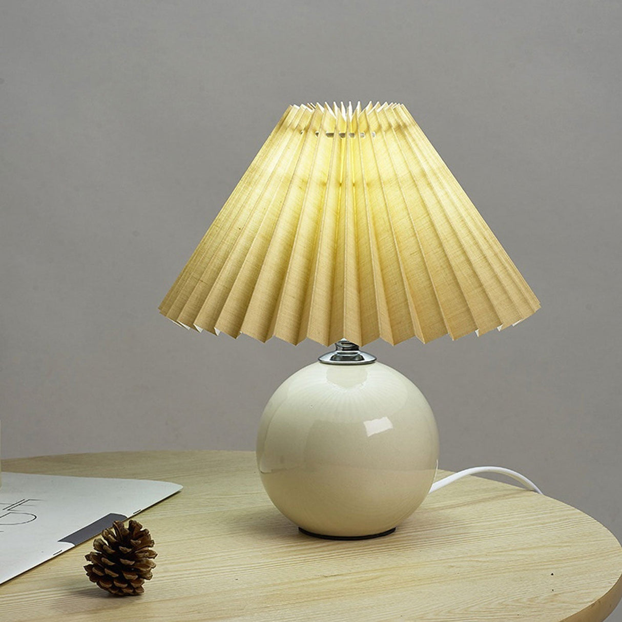 Hjemix | Nordisk minimalistisk 1-lampe bordlampe laget av keramikk med folder