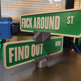 Hjemix | F Around/Find Out Gate Skilt Kontor Dekorasjon