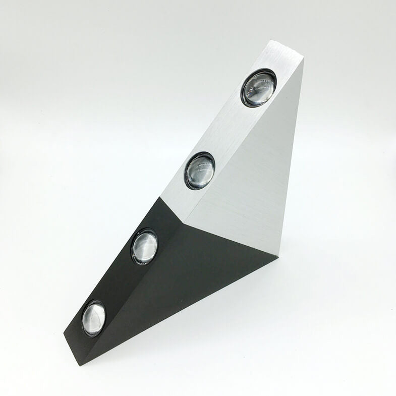 Hjemix | TriLumina Prism LED Vegglampe | Kreativ Pyramide Design | Aluminium & Akryl | Fargede Lysalternativer